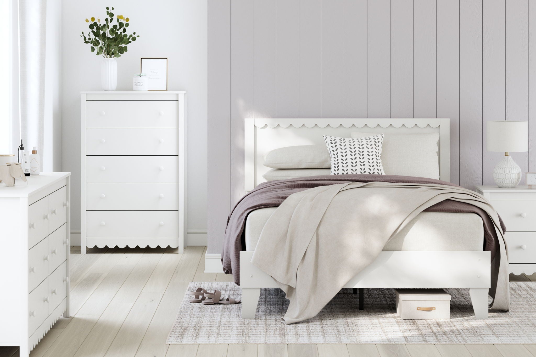 Hallityn - Five Drawer Chest - White